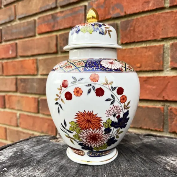 Vintage Imari Style Ginger Jar with Lid – Japanese Porcelain Floral Vase – Chinoiserie Decor