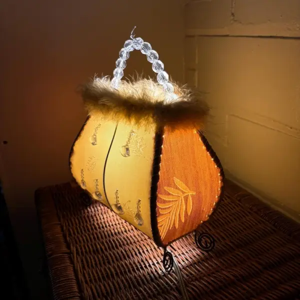 vintage fancy purse lamp!
